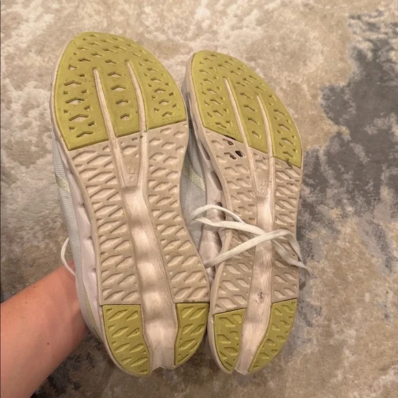 ON Running Brand Cloud Cloudsurfer White/Yellow Women's Running Shoes Size 10 - Picture 5 of 7